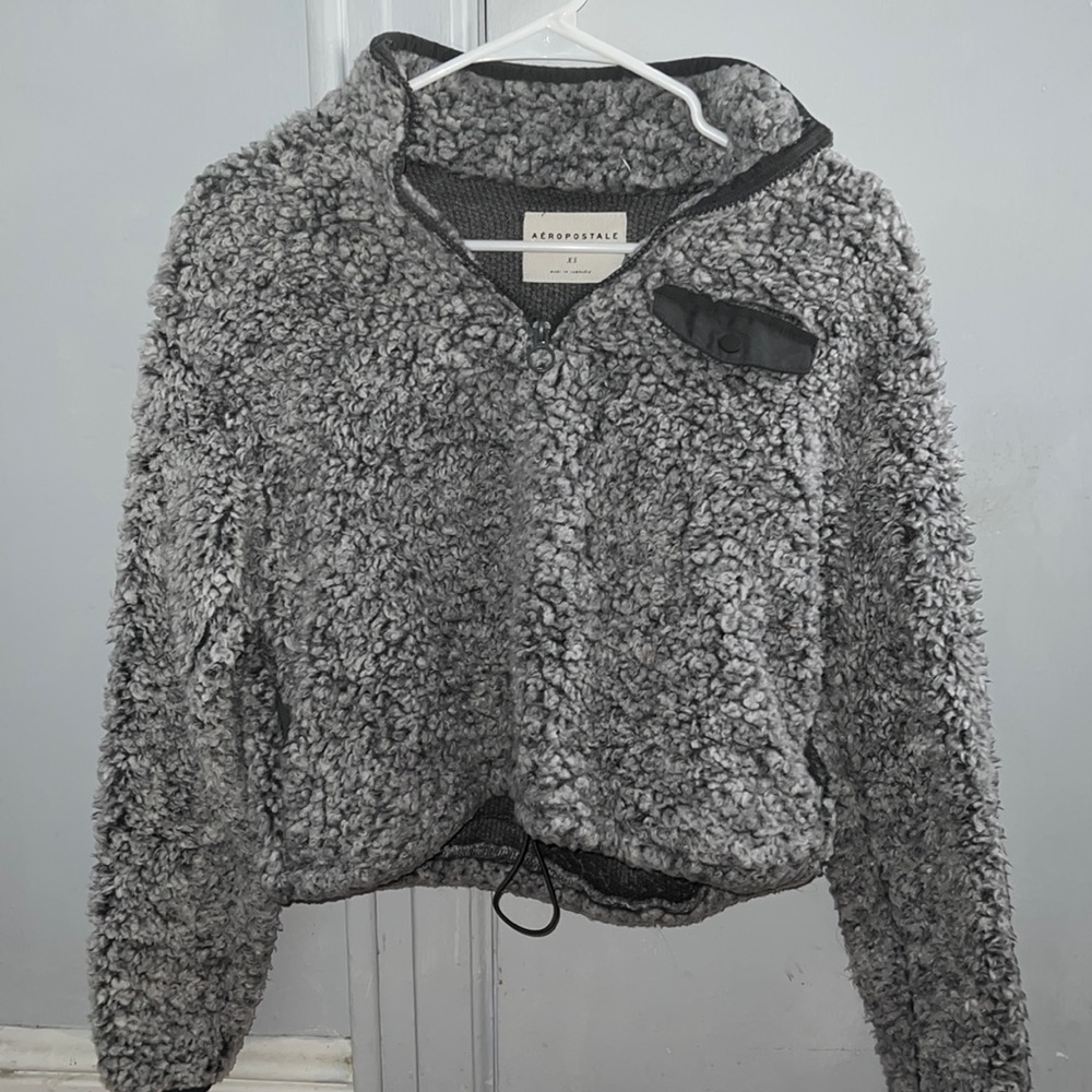 AéRopostale Cropped fuzzy sweater